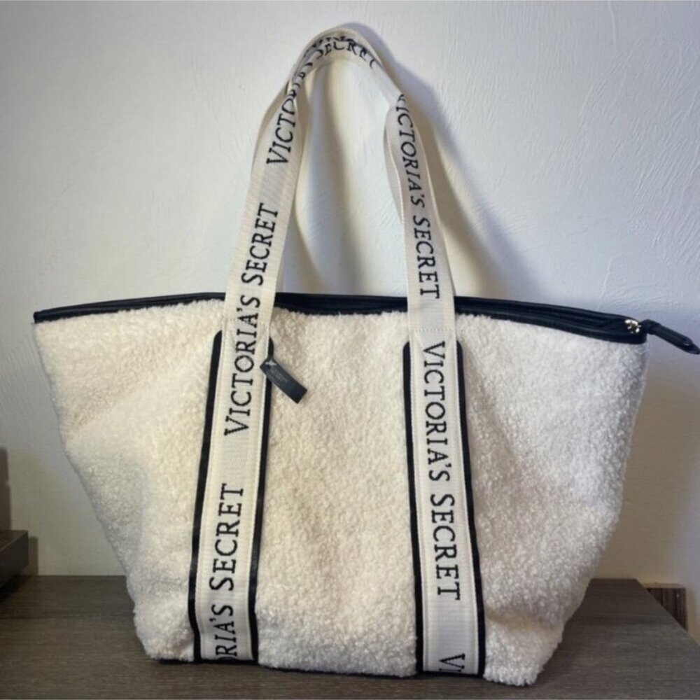 VICTORIA SECRET COZY PLUSH TOTE BAG